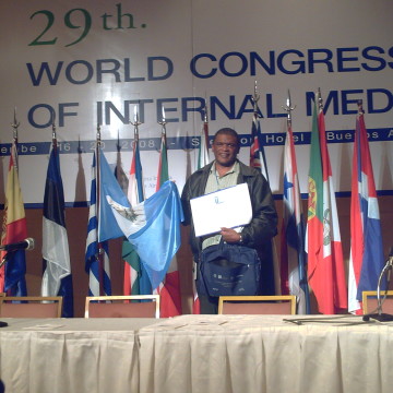 Dr. Wilfredo Stokes, es Médico, Científico Investigador, multifacetico. Guatemalteco Destacado. Ganador del Best Award in Reumathology en el Congreso Mundial de Medicina